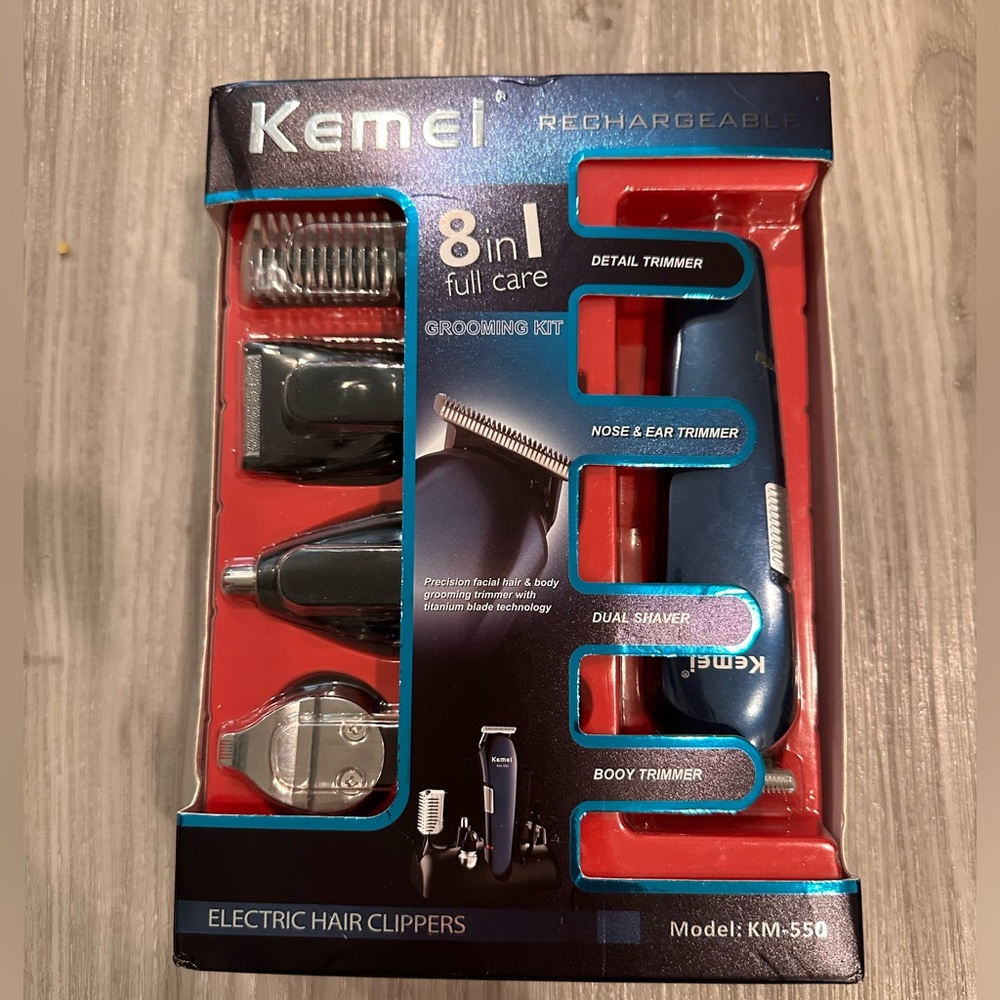 Brand New Men’s 8 in 1 Rechargeable Grooming Kit